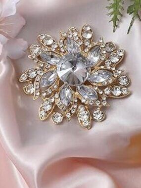 Vintage Flower Brooch Pin Elegant Jewelry Accessory Wedding Party Holiday